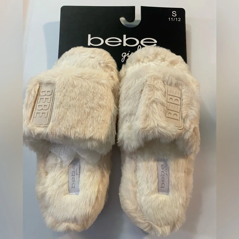 Bebe Girls Cream Faux Fur Slide‎ Slippers Logo Patch Size S 11/12 NEW